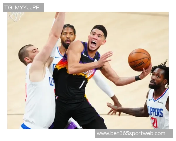 狄龙赞布克突破能力与防守智慧助力队友成长与发展 狄龙赞布克突破能力与防守智慧助力队友成长与发展