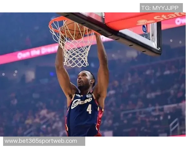 莫布里高效表现7投5中贡献14分5篮板4助攻三分球命中率出色